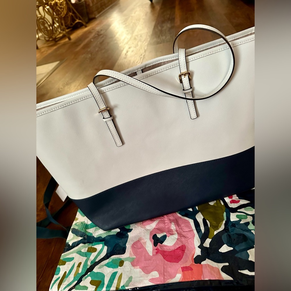 Life Is Too Short To Carry A Boring Handbag - Picture 2 of 16